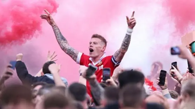 جیمز مک‌کلین در این فصل، چهار گل برای رکسم در لیگ یک زده است