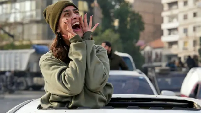 सीरिया में सत्ता हस्तांतरण का जश्न मनाया जा रहा है