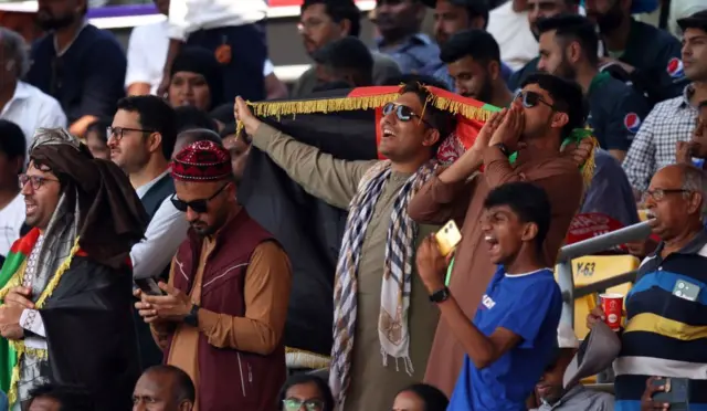 சென்னை கிரிக்கெட் ரசிகர்கள்