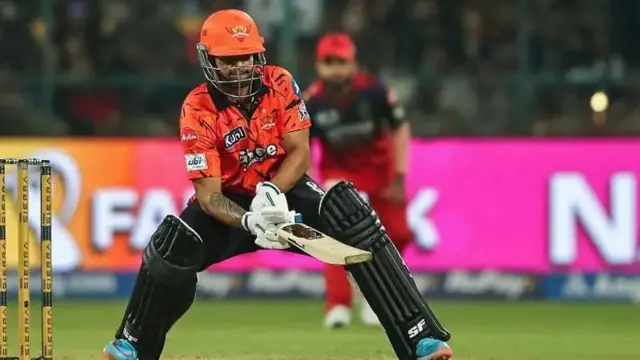 RCB කණ්ඩායම සමග පැවති තරගයේදී අනිකේත් ස්වීප් පහරක් එල්ල කරමින් 