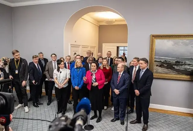 گروهی از اعضای سنای امریکا در دیدار با نمایندگان پارلمان دانمارک در کپنهاگ
