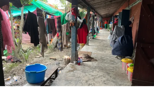 منی پور کے فسادات کے بعد کیمپوں میں مقیم افراد