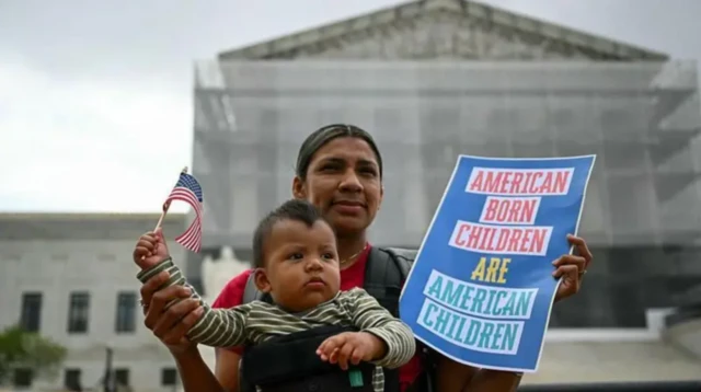 اولګا اربینا او د هغې ماشوم زوی اریس ویبسټر 