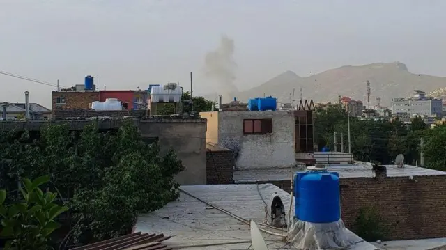 Zevahiri'nin öldürüldüğü belirtilen evden yükselen dumanlar. 