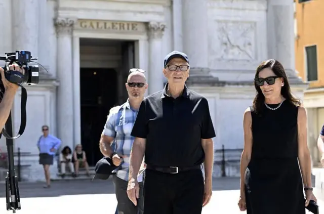 ABD'li teknoloji girişimcisi Bill Gates ve partneri Paula Hurd düğüne katıldı. 