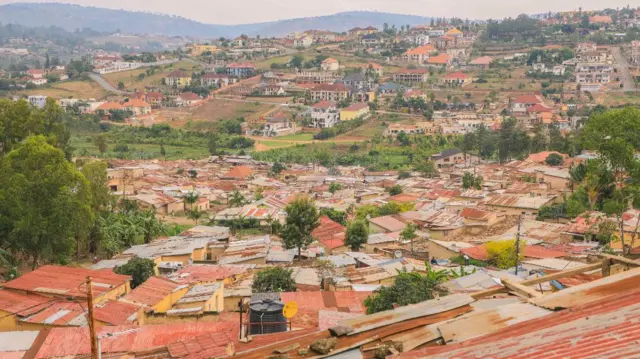 A﻿batuye muri aka gace bari babwiwe ko bitarenze ku cyumweru bagomba kwimuka