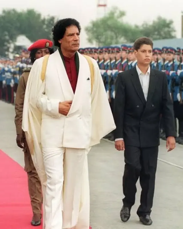 Saif (ibumoso) yari umwe mu bana 10 ba Khadafi wakunze kuboneka nk'umuri hafi cyane