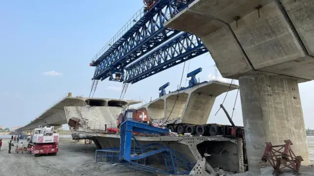 कोसी ब्रिज का हिस्सा गिरा