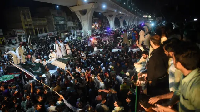 نواز شریف کا قافلہ