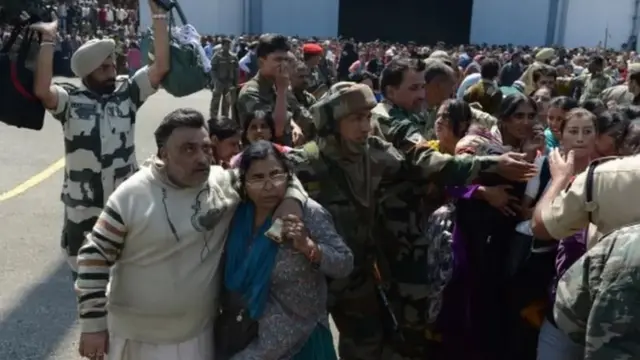 बचाव अभियान के बाद वापस आए भारतीय