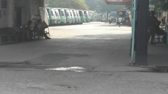 போக்குவரத்து தொழிலாளர்களின் திடீர் வேலை நிறுத்தத்தால் ஸ்தம்பித்த தமிழகம்