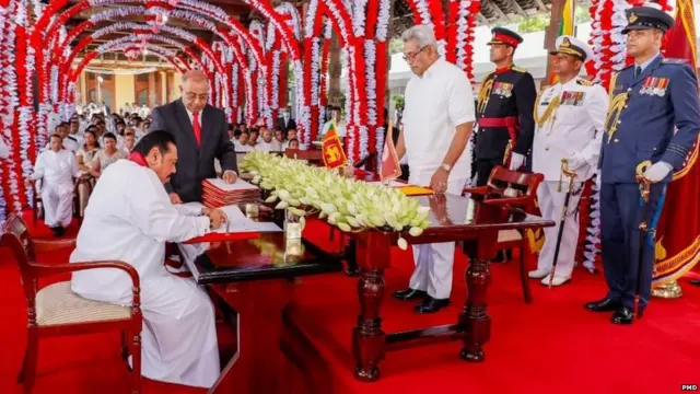 අගමැතිවරයා අමාත්ය පදවියක දිවුරුම් දුන් අවස්ථාව