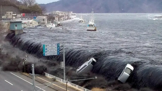 Onda gigante invade Miyako