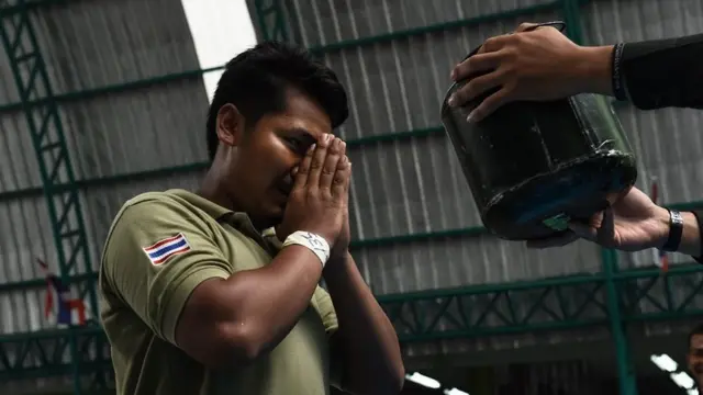 ชายคนนี้ไหว้ขอสิ่งศักดิ์สิทธิ์ไม่ให้เขาต้องกลายเป็นทหารเกณฑ์