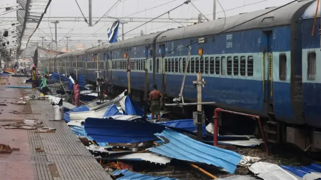 ফণীর আঘাতে লন্ডভন্ড পুরী'র রেল স্টেশন।