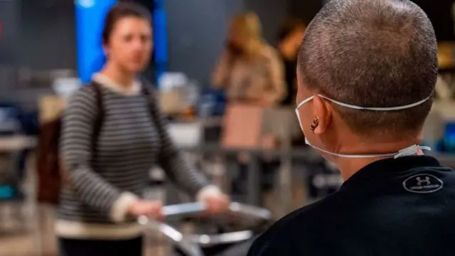 कोरोना के नए वेरिएंट को लेकर दुनियाभर में डर, डब्ल्यूएचओ ने कहा ये 'बेक़ाबू' नहीं