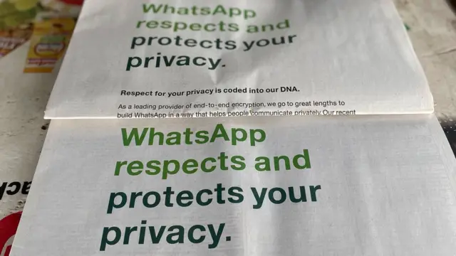 ভারতের খবরের কাগজে হোয়াটসঅ্যাপের পাতাজোড়া বিজ্ঞাপন। ১২ জানুয়ারি, ২০২১