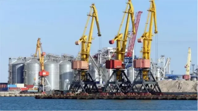 ওডেসা বন্দরের কাছে এরকম বিভিন্ন গুদামে রপ্তানির জন্য দুই কোটি টন খাদ্যশস্য রয়েছে