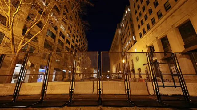 Барикади, колючий дріт, військові: як Вашингтон готується до можливих заворушень. Фото