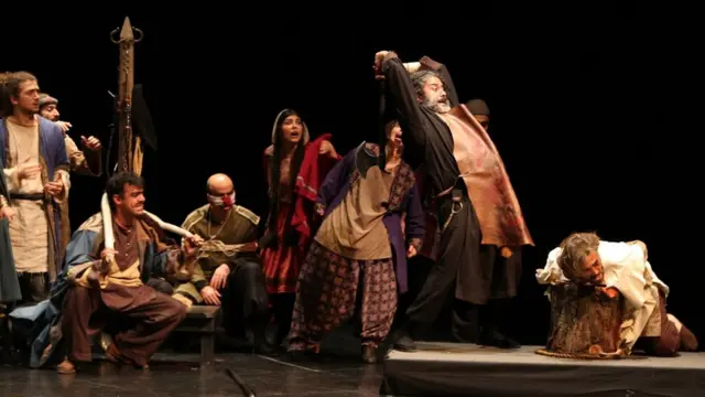 صحنه‌ای از نمایش طربنامه