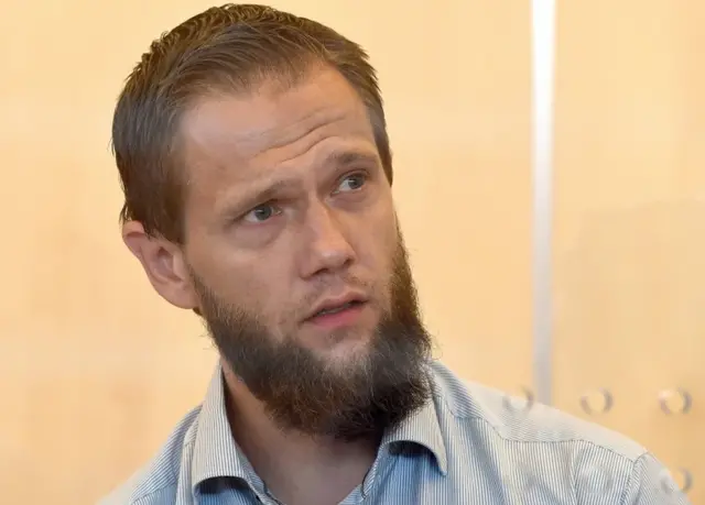 Sven Lau, seorang Jerman yang masuk Islam, adalah seorang da'i terkenal berhaluan keras yang diduga pemimpin kelompok itu.