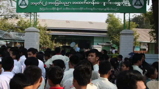 စာရင်းရှိ ကျောင်းသား၊ ကျောင်းသူ ဦးရေမှာ ၉၇၁,၄၀၇ ဦး အထိရှိပြီး အမှန်တကယ်လာရောက်ဖြေဆိုသူမှာ ၉၁၀,၂၇၃ သာရှိတဲ့အတွက် လာရောက်မဖြေဆိုသူ ၆သောင်းကျော်အထိရှိ