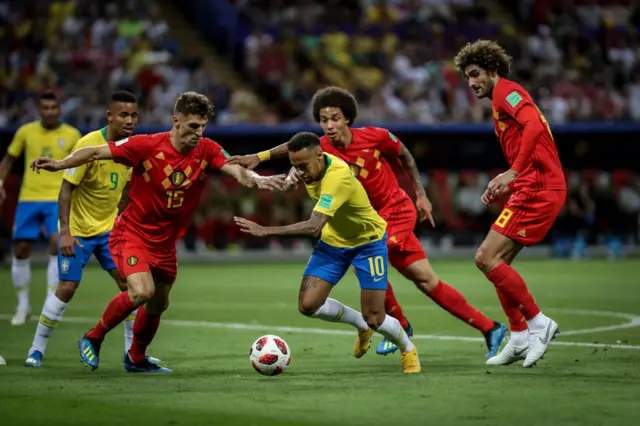 Una oda al fútbol fue lo que se vivió en el partido entre Brasil y Bélgica.