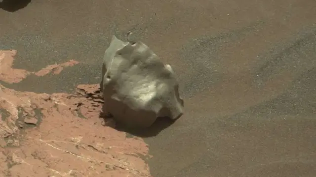 Possível meteorito metálico encontrado pela Nasa