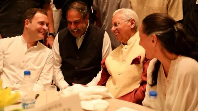 राहुल की इफ़्तार पार्टी