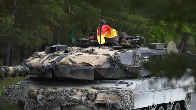 Немецкие танкисты на учениях Strong Europe Tank Challenge 2017 в мае 2017 года