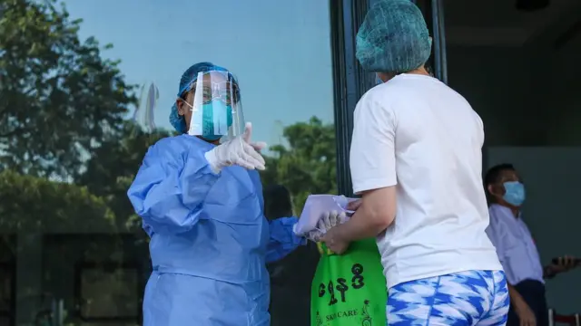 ကိုဗစ် ကုသရေးမှာ လာကူတဲ့ စေတနာ့ဝန်ထမ်းတွေ နည်းလာ