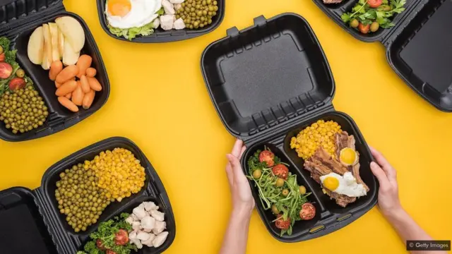 Certains aliments, tels que les pois, perdent des nutriments lorsqu'ils sont passés au micro-ondes ou à la vapeur, mais d'autres, comme les haricots verts, n'en perdent pas