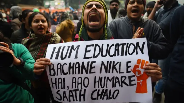 दिल्ली का जंतर-मंतर: '' हम एजुकेशन बचाने निकले हैं...आओ हमारे साथ चलो.''