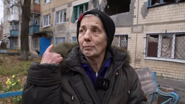 "Менинг остимдаги барча хонадонлар вайрон бўлган. Квартирамнинг поли ҳали ушлаб турибди", - дейди Елена