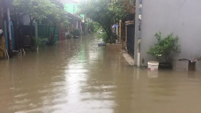 Banjir di Kecamatan Pejuang, kelurahan Medan Satria, Bekasi