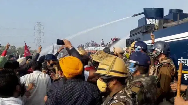 વિરોધ કરતા ખેડૂતો