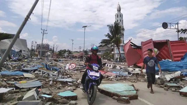 انڈونیشیا میں زلزلے کے بعد سونامی