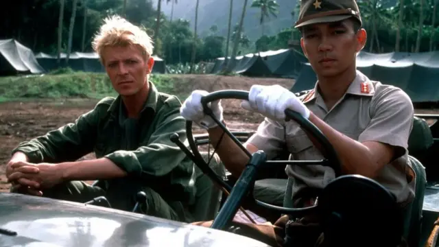 Bouvi je svojoj kreaciji lika vojnika u japanskom zarobljeničkom logoru dodao i subverzivnu notu u filmu Srećan Božić, gospodine Lorens iz 1983.