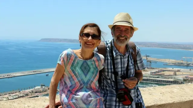 استغرقت رحلة الزوجين برو وستيف رايت حول العالم نحو عامين