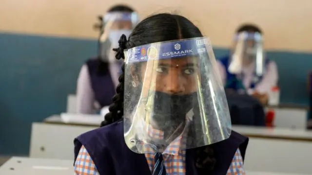 विद्यार्थिनी