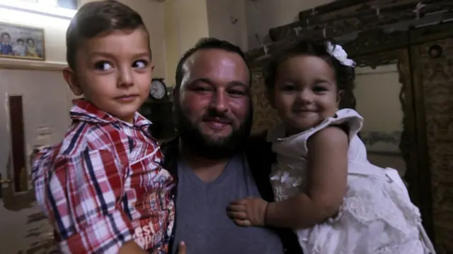 رواد كردي، 30 عاما، كان لاجئا في لبنان وعاد إلى ببيلا في ريف دمشق