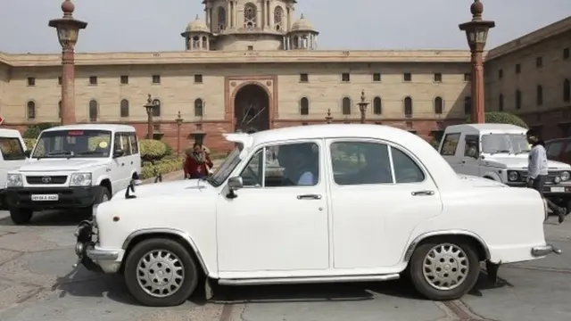 पुराने मॉ़डल की कार