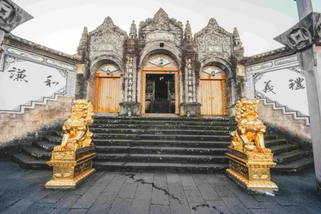 ဟော်ရွှင်ရွာက မြန်မာနဲ့ မကင်းတဲ့ ဘုံကျောင်းတဆောင်