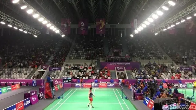 Banyak kursi kosong dalam pertandingan semifinal bulutangkis perempuan INA vs JPN (21/08) meski sudah habis terjual secara online.