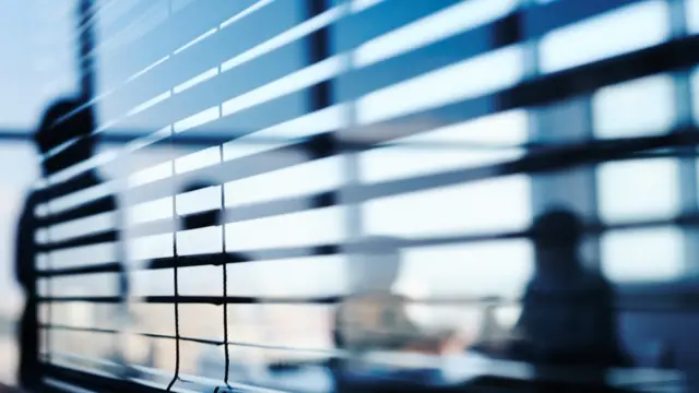 Persianas venecianas.