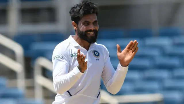 டெஸ்ட் தொடரை வென்ற இந்தியா : சிறந்த கேப்டன் தோனியா? கோலியா? - வலுக்கும் விவாதம்