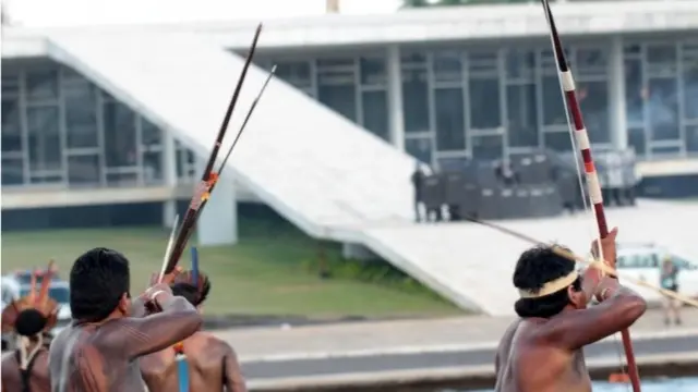 Polise ok doğrultan yerli