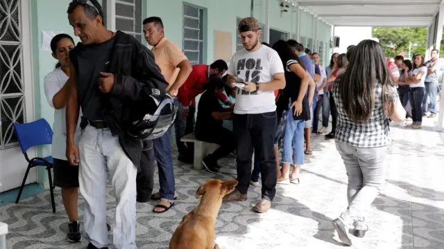 Fila para tomar vacina contra febre amarela