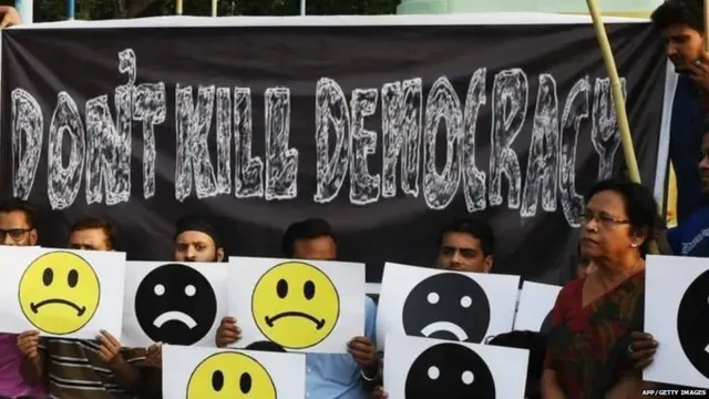 લોકશાહીને જોખમ