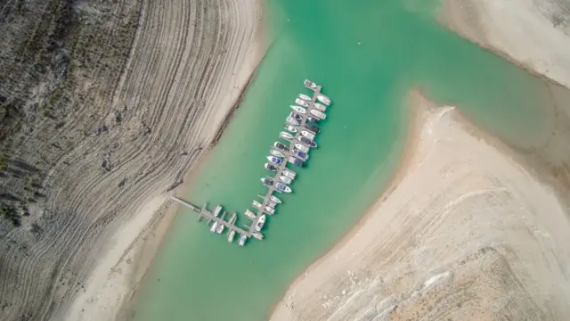 مجموعة زوارق في منطقة تقع جنوب شرق إسبانيا أثناء الجفاف في يوليو/تموز عام 2017